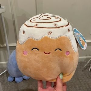 8” Cinnabon Squishmellow